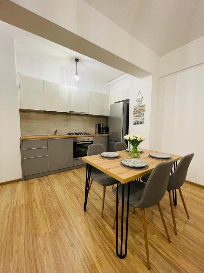 Royal Moonlight Apartment Mamaia Ngoại thất bức ảnh