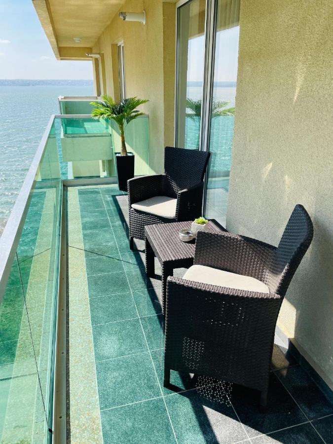 Royal Moonlight Apartment Mamaia Ngoại thất bức ảnh