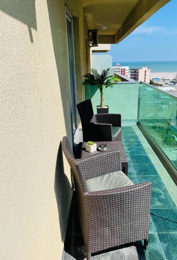 Royal Moonlight Apartment Mamaia Ngoại thất bức ảnh