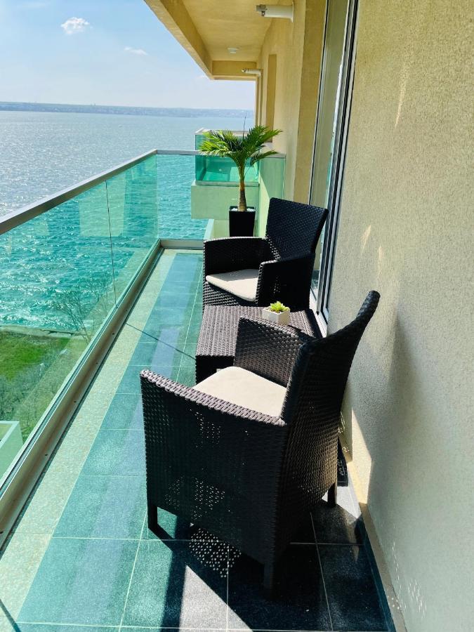 Royal Moonlight Apartment Mamaia Ngoại thất bức ảnh